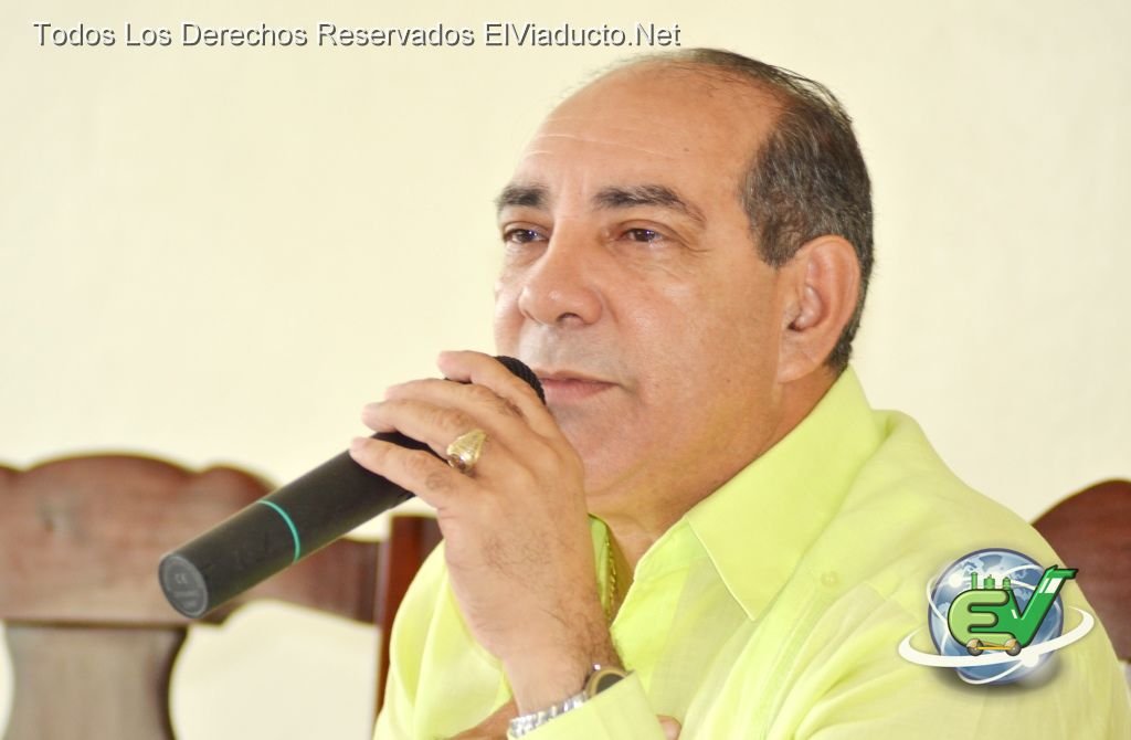 Gobernador de Espaillat Lic.Diloné Ovalles ofrese palabras en Rueda de Prensa